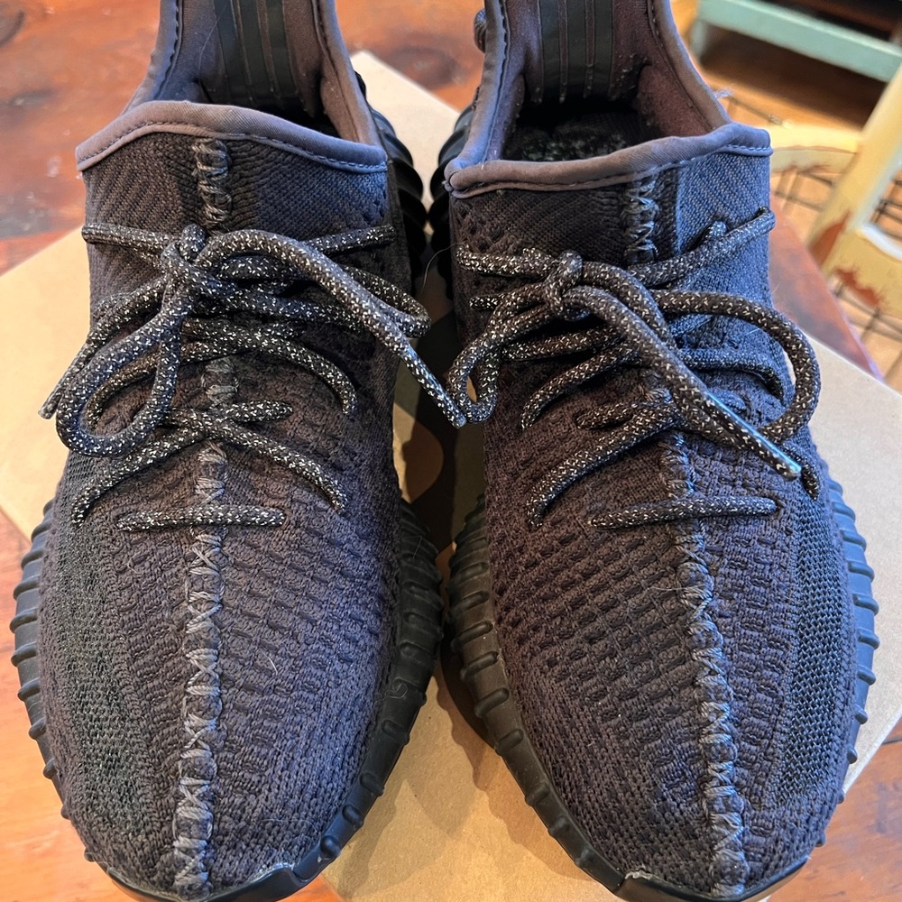Adidas Yeezy Boost 350 V2 black women’s 8 men’s 6.5